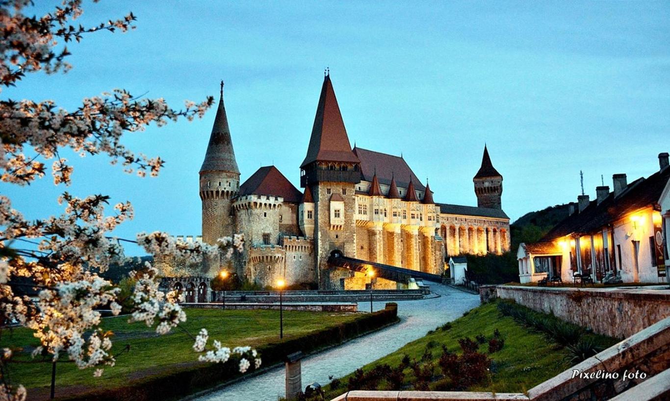 Studio Central Хунедоара Екстер'єр фото